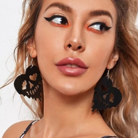 Spooky Skull Charm Halloween Black Drop Fashion Earrings - Picture 2 of 4